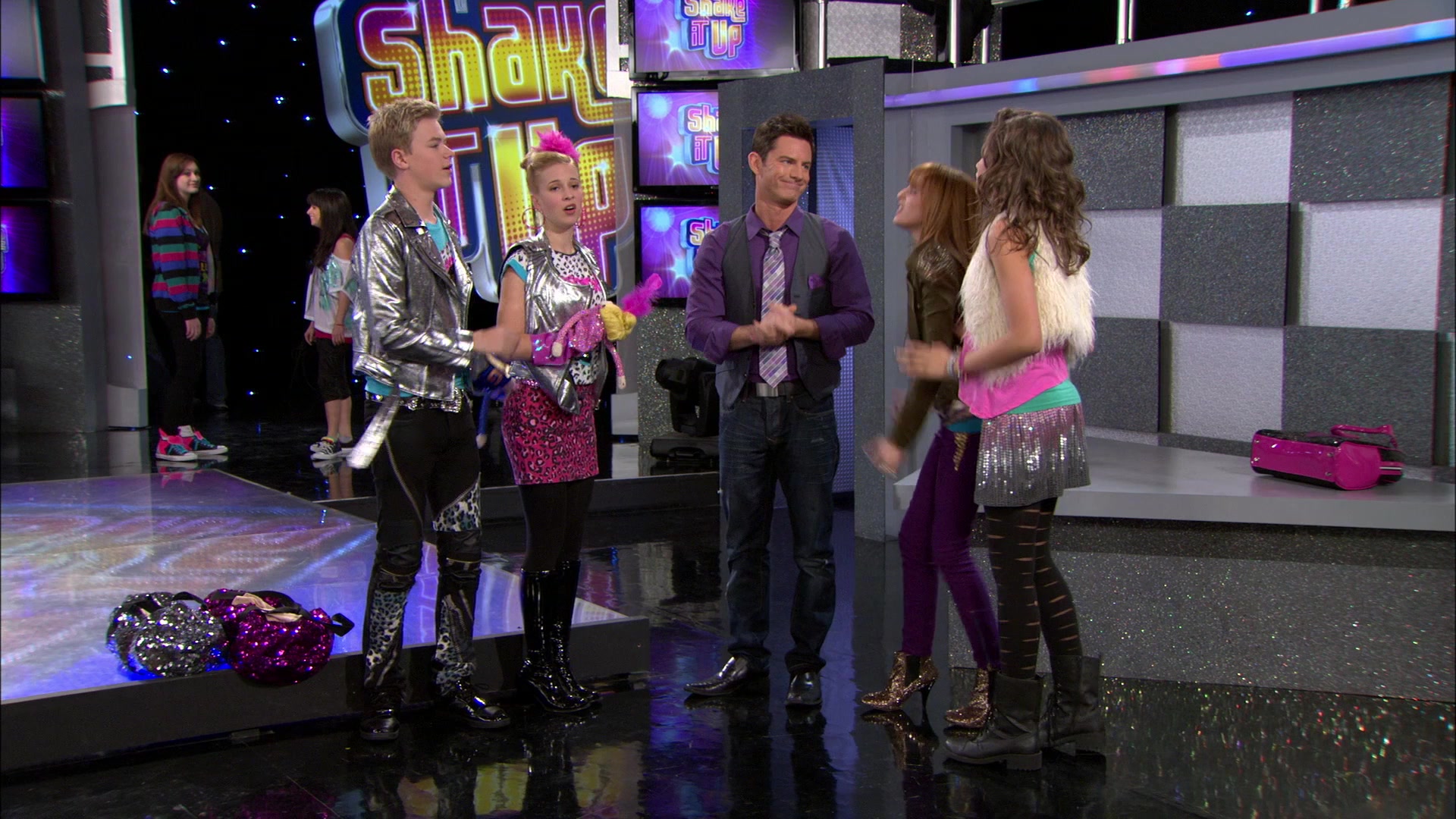 Shake_It_Up_S01E14_1080p_BTD_000531.jpg