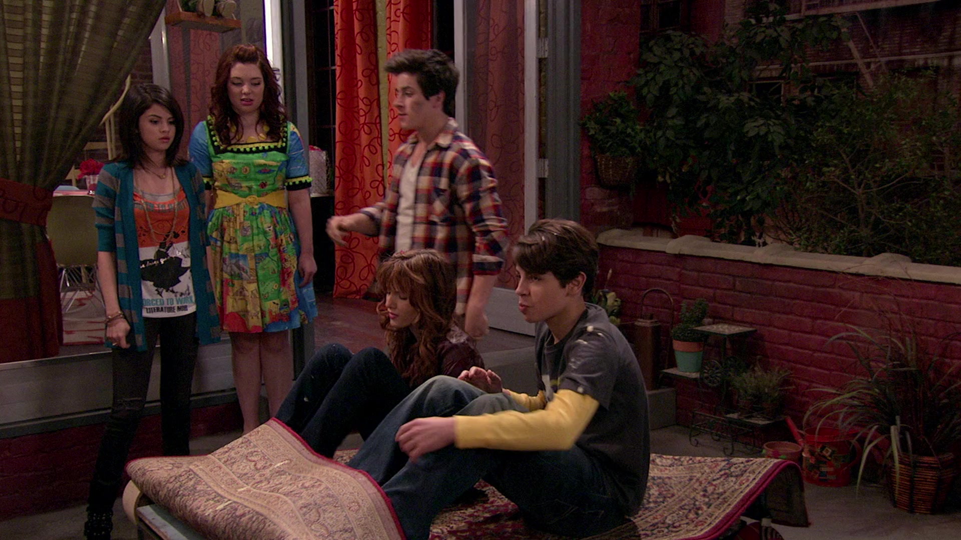 Wizards_of_Waverly_Place_S03E20_Maxs_Secret_Girlfriend_1080p_BTD_002746.jpg